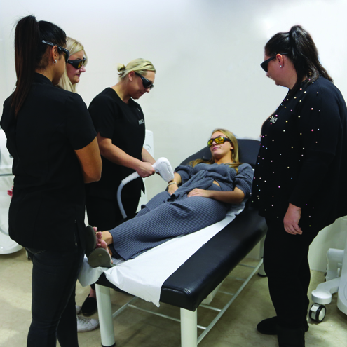 Đào tạo tẩy lông bằng laser